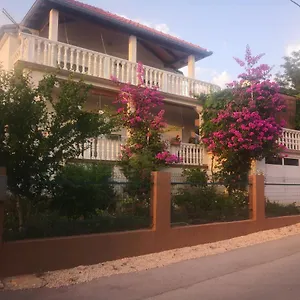 Apartman Ana, Gornji Karin